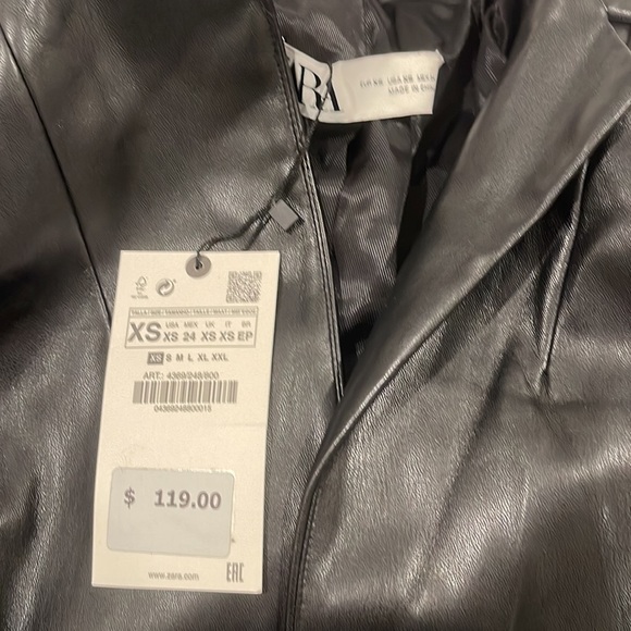 NWT ZARA Black Faux Leather Fitted Blazer Gold Hardware XS - Picture 4 of 8